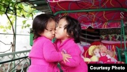 Сестры Сара и Зара Даулетовы.