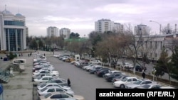 Автомобильная стоянка возле Русского базара 