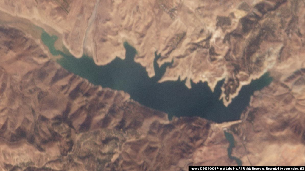 دریاچهٔ لتیان: در نزدیکی شهر لواسان قرار دارد و ذخیره‌گاه آبی حیاتی برای تهران و نواحی شهری پیرامون آن به‌شمار می‌رود و نقش مهمی در تأمین تعادل مصرف آب در یکی از پرجمعیت‌ترین مناطق ایران دارد.