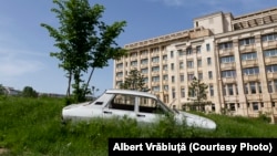 Autoturism Dacia, model 1310, fotografiat pentru proiectul „DACIA 50 "
