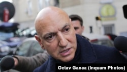 Medicul Lucian Duță este acuzat că a primit o mită de 6,3 milioane de euro de la două companii IT, partea sa fiind 10% din valoarea contractelor.