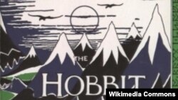 Инлиз телендә басылган беренче китапка әзерләнгән тышлыктан