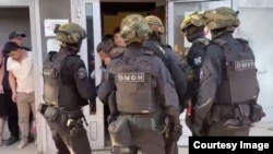 Як рейди Гурӯҳи таъиноти махсус дар хобгоҳи муҳоҷирон дар Маскав 