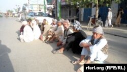 ارشیف؛ یو شمېر بې روزګاره ځوانان د کار په لټه کې