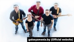 Свій перший і поки що останній великий концерт «Галаси ЗМеста» дали в Купалівському театрі Мінська. Його колишній керівник Павло Латушко пішов в опозицію, був звільнений і виїхав із Білорусі