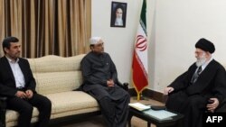 ایران: د پاکستان ولسمشر اصف علي زرداري، د ایران مذهبي مشر آیت الله علي خامینايي او ولسمشر احمدي نژاد د لیدو پر مهال