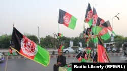 تصویر آرشیف: بیرق سه رنگ افغانستان که بسیاری از افغانها آن را به عنوان بیرق ملی و سمبول وحدت مملکت می دانند٬ اما طالبان تا کنون حاضر نشده اند این بیرق را بپذیرند.