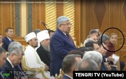 Asel Kurmanbaýwa 2018-nji ýyldaky Nazarbaýewiň “sargytlaryny” diňleýänleriň arasynda