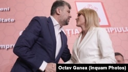 Marcel Ciolacu și Gabriela Firea pe vremea în care erau prieteni buni. Acum, candidatura ei depinde de forța lui Ciolacu și de strategia pe care o va adopta PNL.