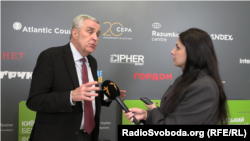 «Американсько-українські двосторонні відносини – це знак питання, тому що нова адміністрація [Трампа] різко контрастує зі старою адміністрацією» – Дуглас Люте
