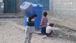 اوسېدونکي وايي د څکلو د اوبو د نیشتوالي له امله ځینو کورنیو له تخت بايي کډې کړې دي