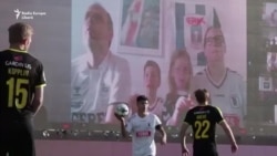 10.000 de suporteri la un meci de fotbal - de la distanță