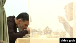 Мигранты из Центральной Азии в столовой Халила