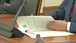 Порошенко підписує закон про мову – відео