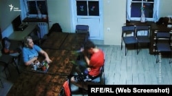 Відео з прихованої камери у прихистку