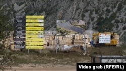 Șantierul centralei solare din apropiere de Stolac, la câteva zile după ce inspecția a descoperit muncitori chinezi ilegali.