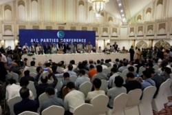 Leaders of the Pakistan's opposition political parties address the closing session of the All Parties Conference (APC) in Islamabad on September 20.