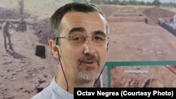 Octav Negrea este doctor în istorie și angajat al Muzeului de Istorie și Arheologie Prahova, ploieștean de mai multe generații.