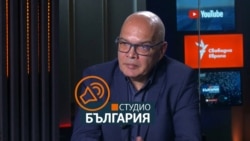 Кой държи чадъра над контрабандата