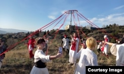 Гуканне весны. Вокруг колеса