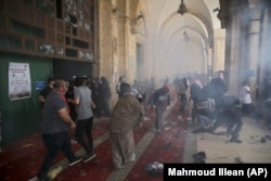 Сутички палестинців із ізраїльськими силовиками в комплексі будівель мечеті Аль-Акса, 10 травня 2021 року