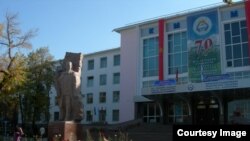 Медакадемиянын имараты.