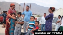 Dynç alýanlar Hazara (Çelekene) geldi (illýustrasiýa suraty)