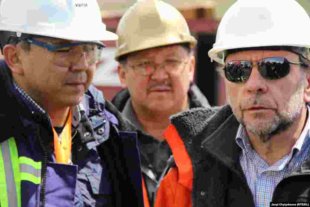 &quot;Центерра Голддун&quot; президенти Ян Аткинсон (солдо) &laquo;Ишкана тазалоо иштерин Кыргызстандын мыйзамдары боюнча улантат&raquo; деп сөз берди.