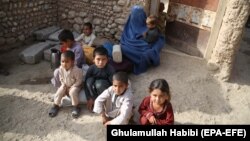 آرشیف، یک خانواده بی‌جا شدۀ افغان