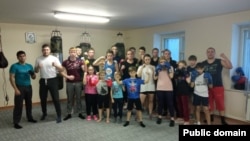 Данил Трубеев с другими воспитанникам центра помощи детям