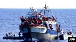 تصویر آرشیف: کشتی حامل پناهجویان در آبهای اروپا 