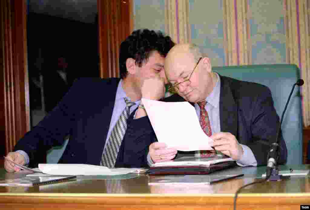 Moscow Mayor Yury Luzhkov with Nemtsov at a roundtable discussion in Moscow in 1997.