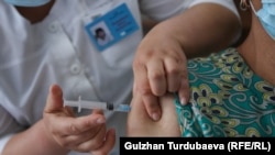 В Україні завершили вакцинацію проти коронавірусної інфекції нового типу менш як 0,4% населення, свідчать дані Міністерства охорони здоров’я