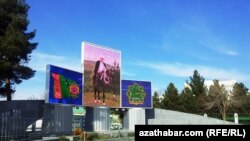 Bezeg suraty. Arhiwden alyndy. Ýanwar, 2014. Aşgabat, Türkmenistan. 