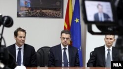 Архивска фотографија: Шефот на мисијата на ММФ Вес Мекгру, министерот за финансии Зоран Ставрески, и гувернерот на Народна банка Димитар Богов.