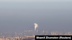 Алматынын үстүндөгү абанын көрүнүшү. 