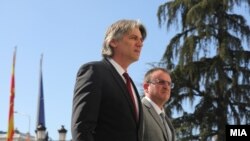 Зијадин Села и Арбен Таравари. 