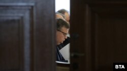 Два от емеблематичните провали в мандата на Сотир Цацаров започнаха именно с разгласяване на доказателства пред медиите - по т.нар. афера "Костинброд" и по делото за тефтера на Филип Златанов