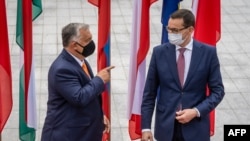 Ungaria și Polonia și-au folosit dreptul de veto ca urmare a condiționării fondurilor europene de respectarea statului de drept