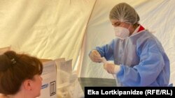 Проведение ПЦР-теста, Грузия.