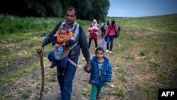 تعدادی از خانواده های مهاجر 