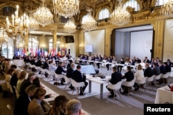 Европейские лидеры на саммите «Коалиции желающих» в Елисейском дворце в Париже, Франция, 27 марта 2025 года