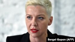 Як стверджує Колесникова, Тихановську 10 серпня запросили до кабінету голови ЦВК Лідії Єрмошиної, проте сама Єрмошина вийшла, залишивши Тихановську наодинці з «двома високопоставленими представниками силових структур»