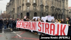 Илјадници бараат правда: Генерален штрајк во Србија