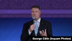 Klaus Iohannis își încheie campania electorală în fiefuri ale PSD - Galați și Bacău