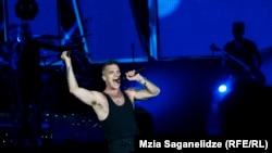 &#x420;&#x43E;&#x431;&#x431;&#x438; &#x423;&#x438;&#x43B;&#x44C;&#x44F;&#x43C;&#x441; &#x432;&#x43E; &#x432;&#x440;&#x435;&#x43C;&#x44F; &#x441;&#x432;&#x43E;&#x435;&#x433;&#x43E; &#x43A;&#x43E;&#x43D;&#x446;&#x435;&#x440;&#x442;&#x430; &#x432; &#x413;&#x440;&#x443;&#x437;&#x438;&#x438;, &#x43C;&#x430;&#x439; 2016 &#x433;&#x43E;&#x434;&#x430;