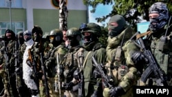 Специјалните трупи на белоруската армија ја демонстрираат својата опрема и оружје, додека белорускиот претседател Александар Лукашенко ја посети воената база во градот Мaрина Хорка, 24 јули 2020 година