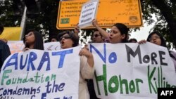 په پاکستان کې فعالان وخت په وخت د ناموس په نوم د وژنو ضد مظاهرې کوي - انځور له ارشیفه.