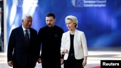 Иллюстрационное фото. Слева направо: глава Европейского совета Антониу Кошта, президент Украины Владимир Зеленский и глава Еврокомиссии Урсула фон дер Ляен в Брюсселе, 6 марта 2025 года