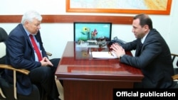 ՀՀ պաշտպանության նախարար Դավիթ Տոնոյան և ԵԱՀԿ գործող նախագահի անձնական ներկայացուցիչ Անջեյ Կասպշիկ, արխիվ